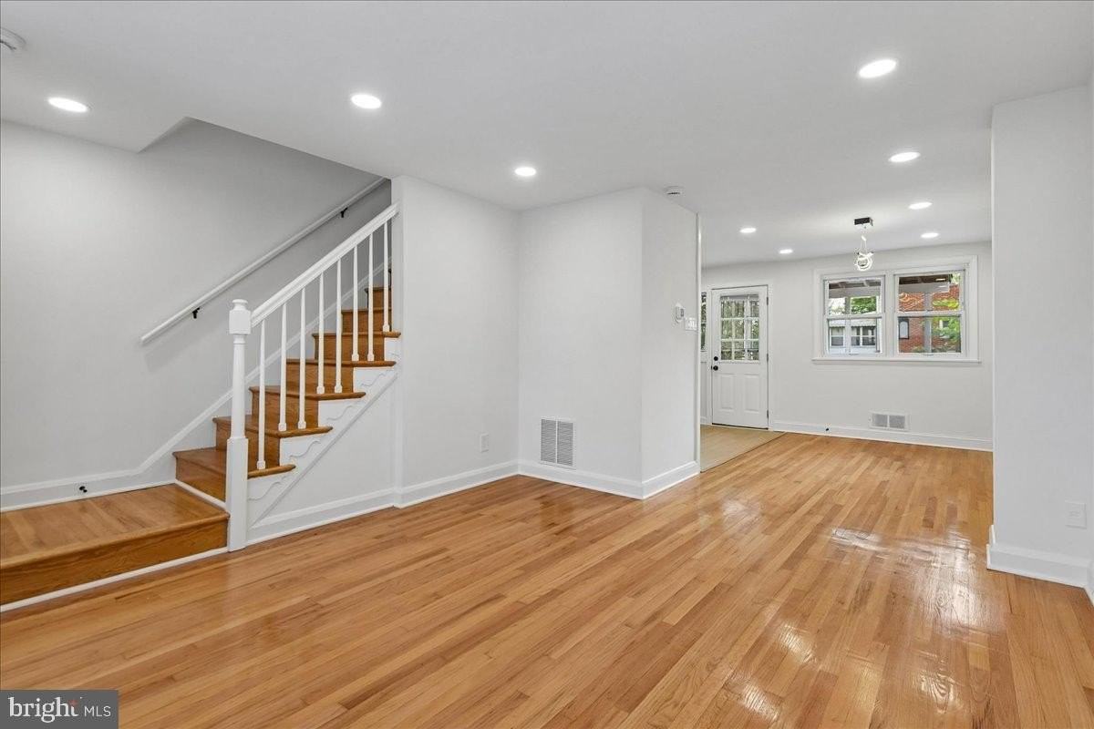1403 Dartmouth Ave - Photo 6 of 36