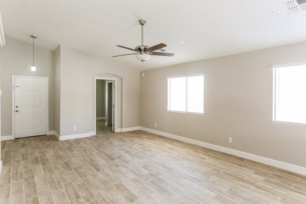 3235 W Sunland Ave - Photo 3 of 16