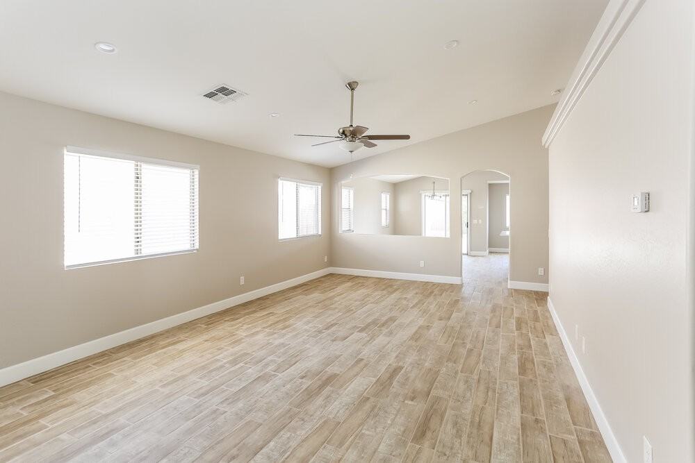 3235 W Sunland Ave - Photo 5 of 16