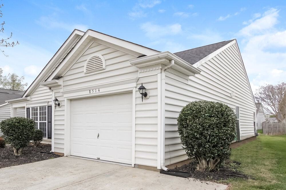 8514 Redstone View Dr - Photo 3 of 15