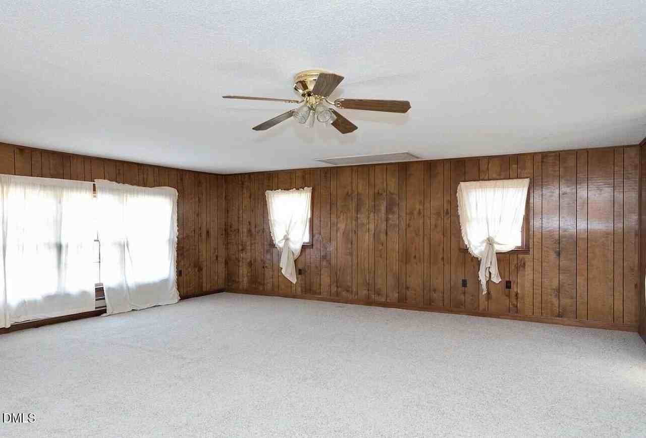 1007 Vandora Springs Rd - Photo 2 of 5