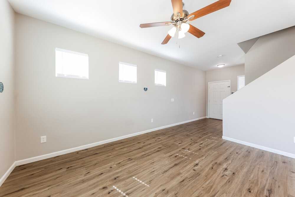 1301 S 121st Dr - Photo 4 of 17
