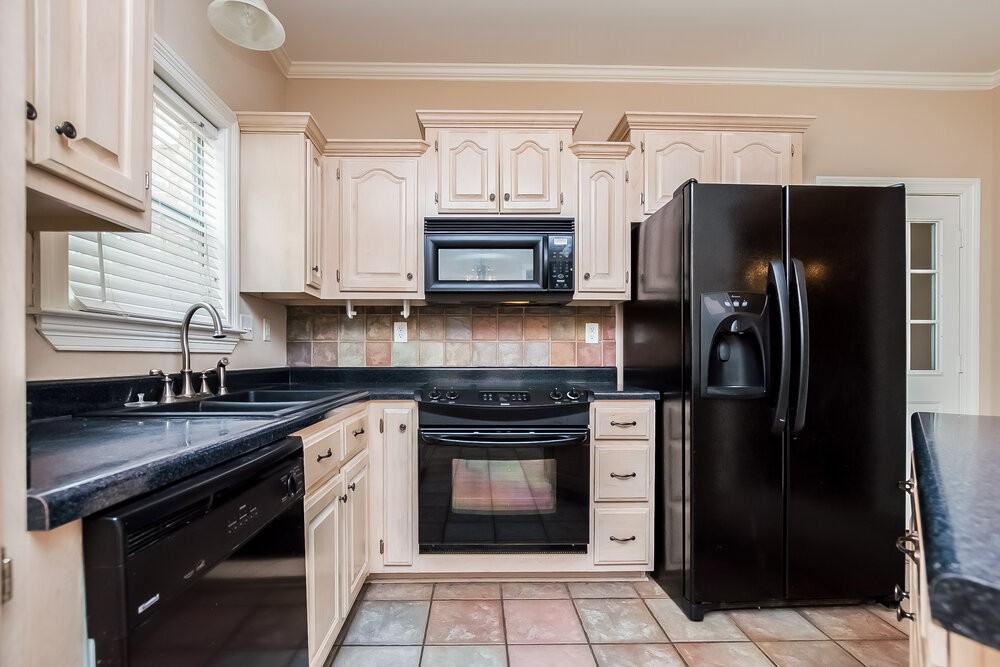 2653 Mariah Ln - Photo 4 of 15