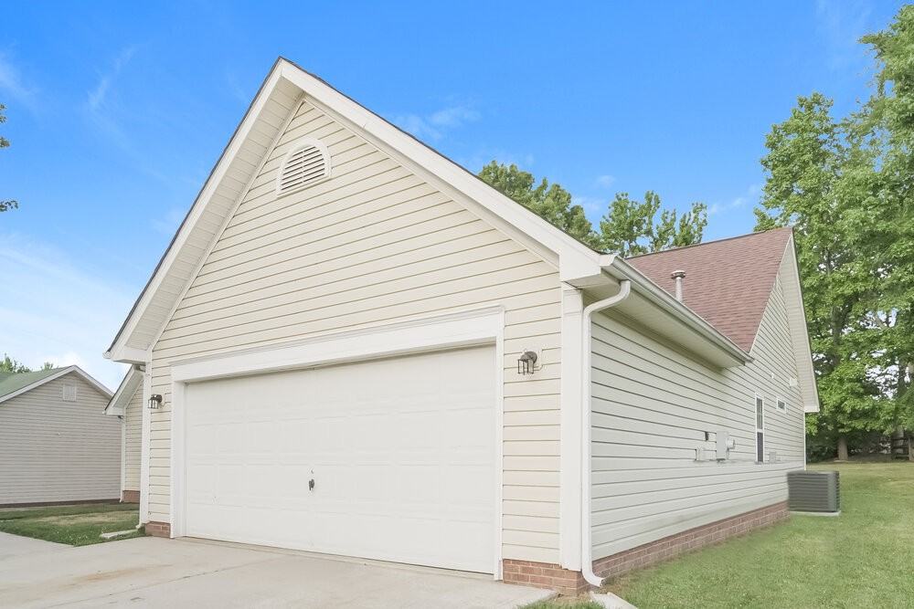 9519 Misty Arbor Way - Photo 4 of 16
