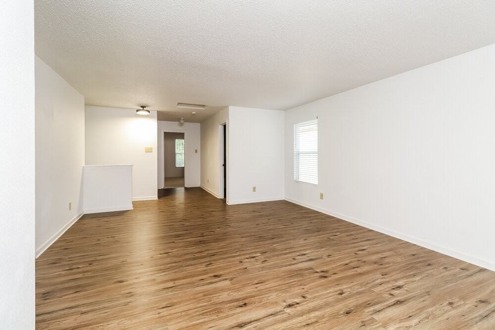 7010 Sycamore Grove Ct - Photo 5 of 17