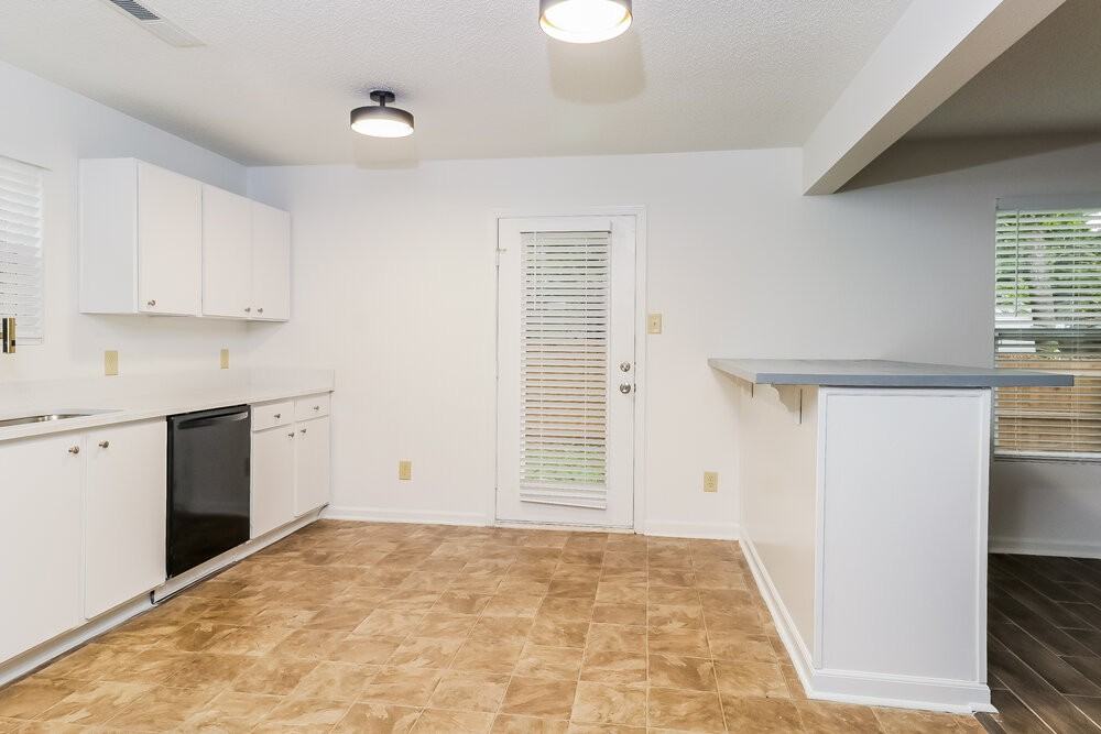 7010 Sycamore Grove Ct - Photo 7 of 17