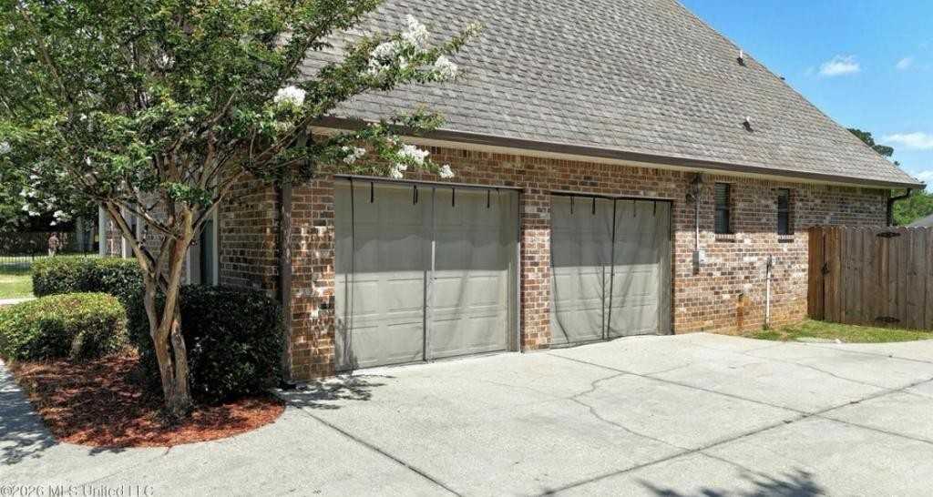 8308 Clamshell Ave - Photo 5 of 41