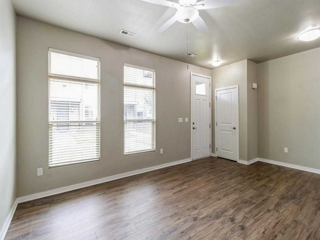 320 Sw 7th St - Photo 2 of 29