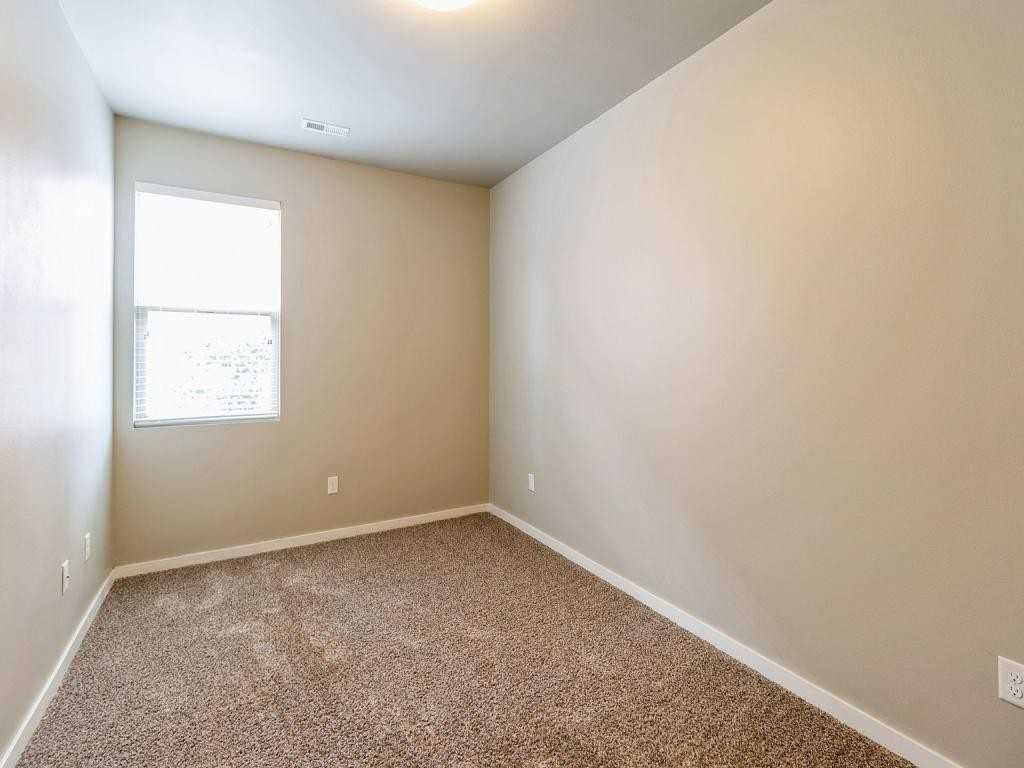320 Sw 7th St - Photo 7 of 29
