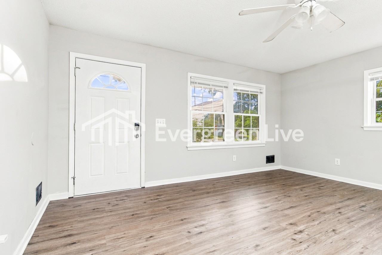 200 Redwood Ct - Photo 2 of 15