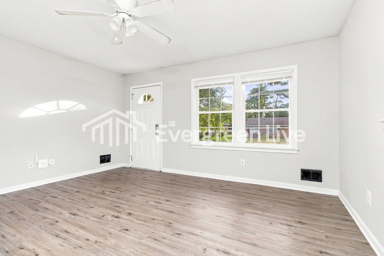 200 Redwood Ct - Photo 3 of 15