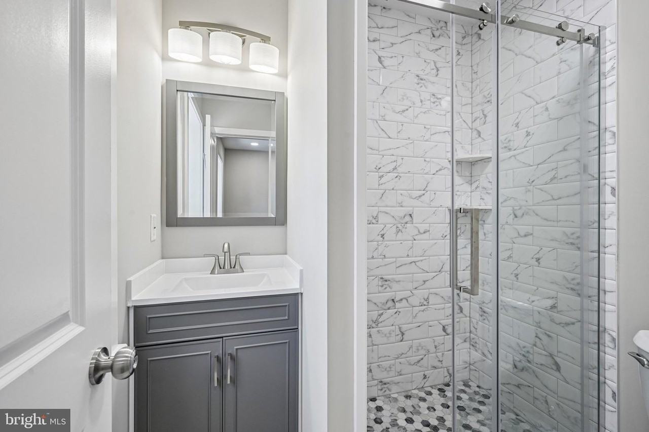 518 Greenwich St - Photo 2 of 20