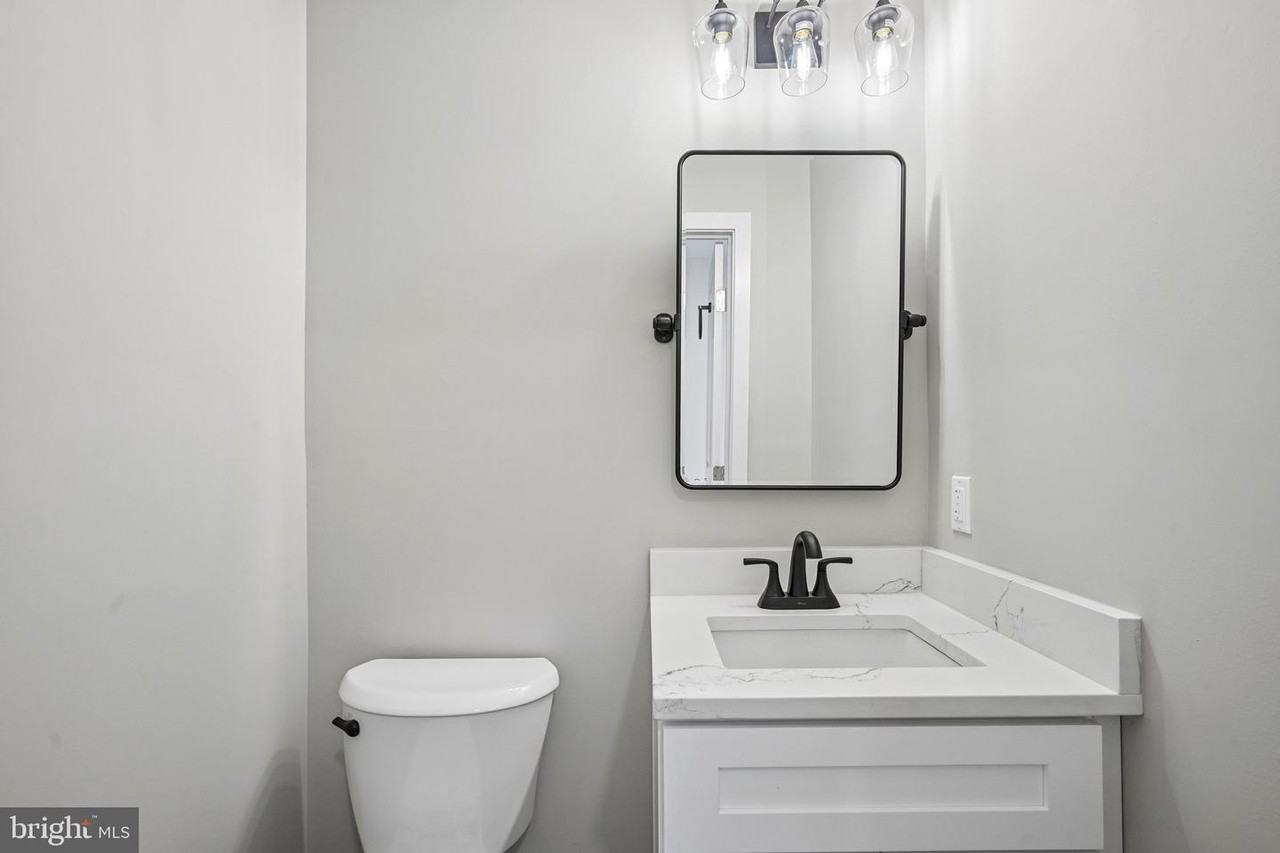 518 Greenwich St - Photo 3 of 20