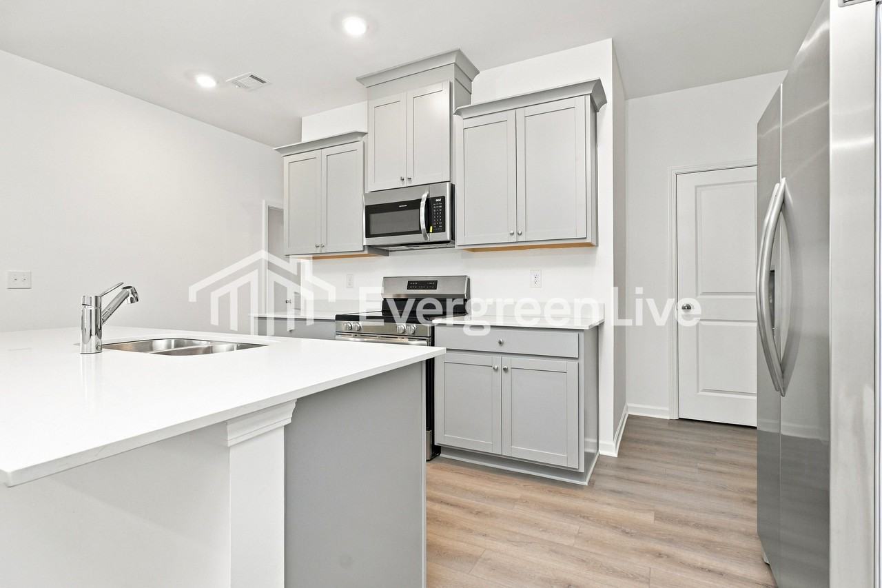 315 Mahan Dr - Photo 2 of 15