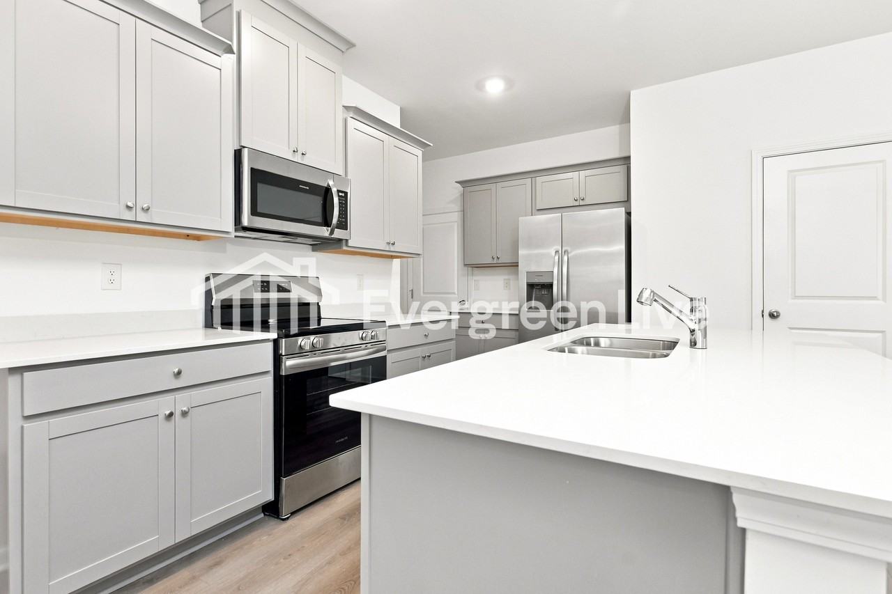 315 Mahan Dr - Photo 3 of 15