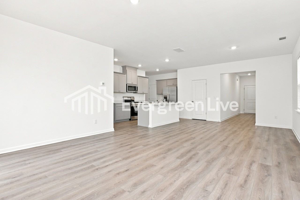 315 Mahan Dr - Photo 4 of 15