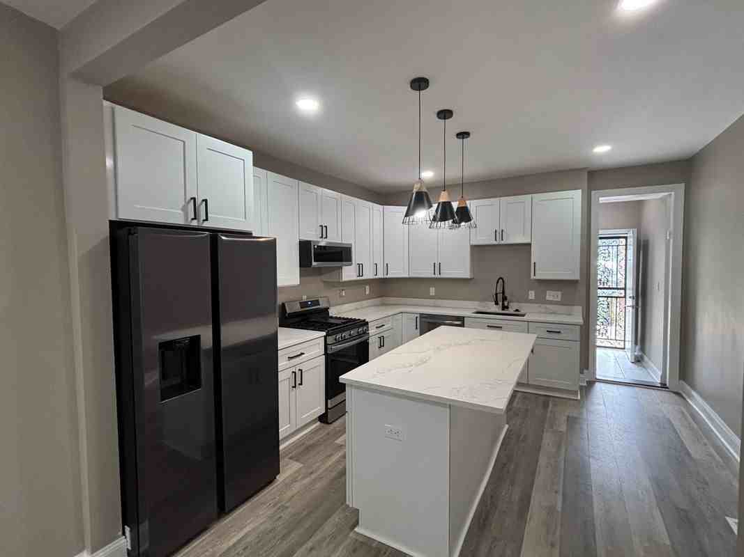 1611 Darley Ave - Photo 3 of 21
