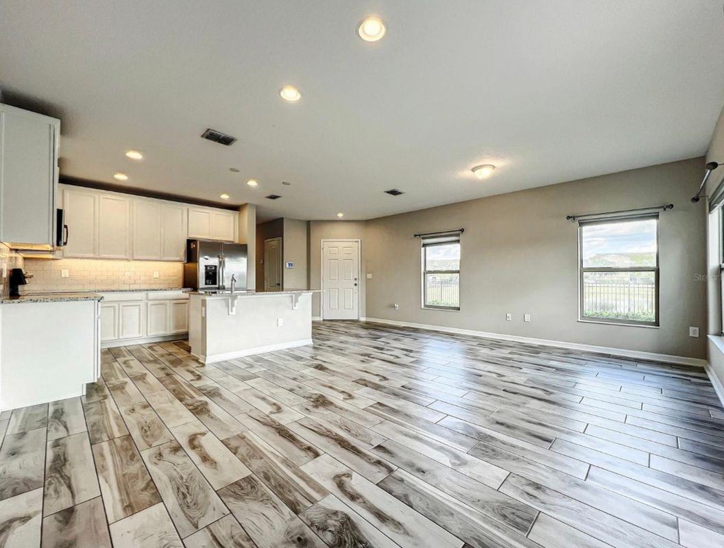 1385 Flowing Tide Dr - Photo 4 of 18