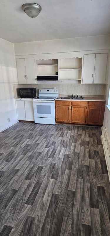 524 Greenwood Ave - Photo 2 of 10