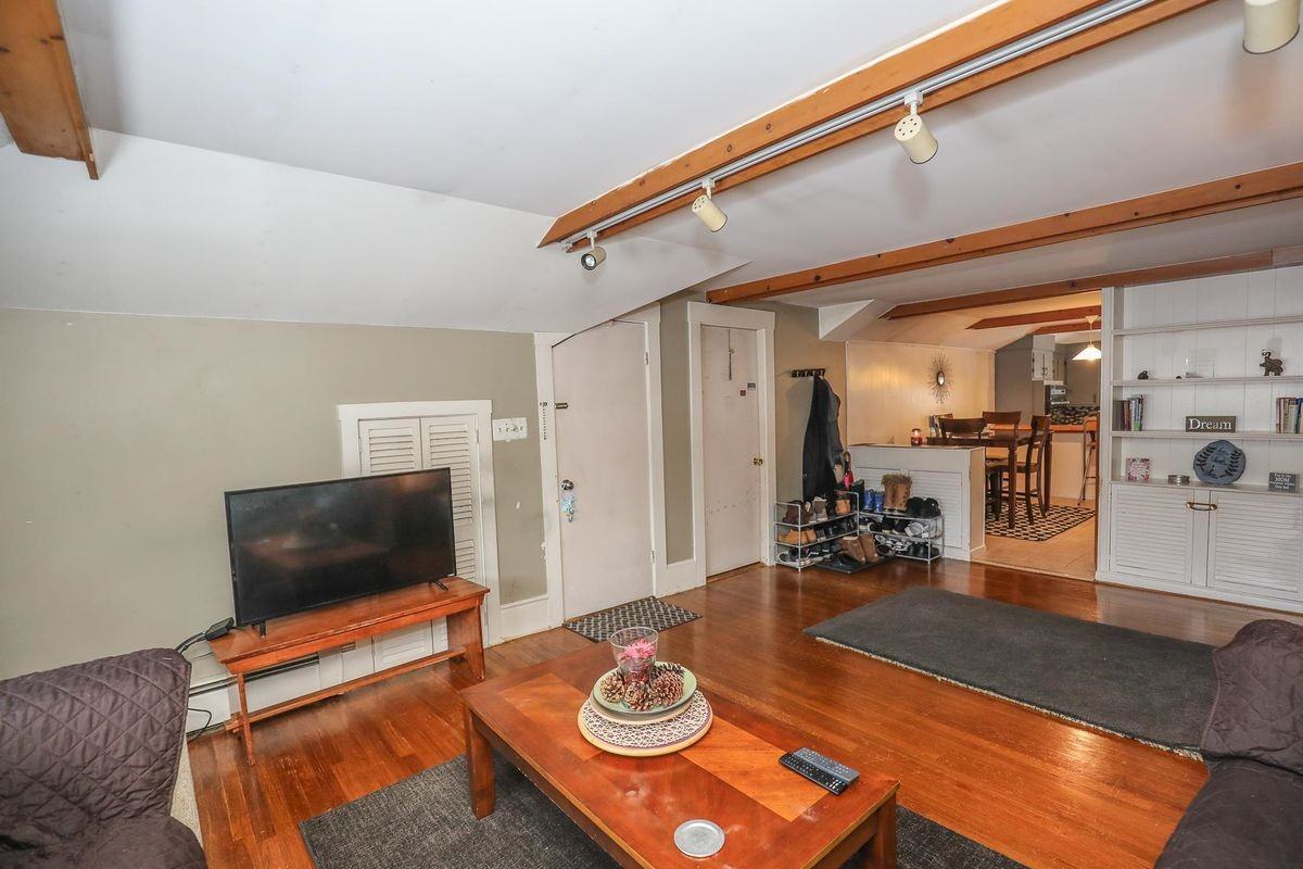 430 Boynton St - Photo 4 of 19