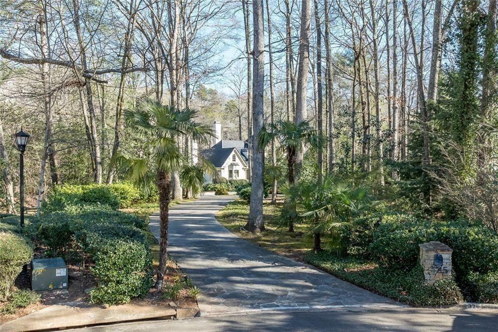 325 Riverhall Ct - Photo 3 of 50