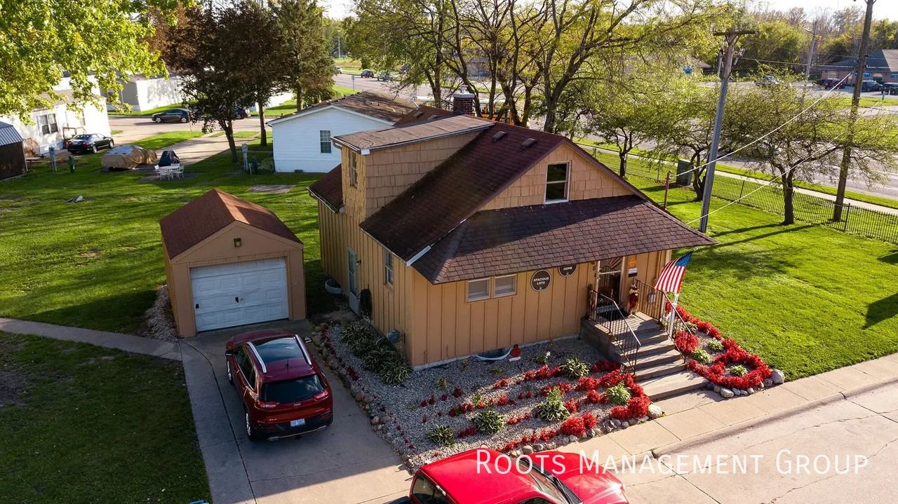 2568 Samuel Dr - Photo 2 of 6