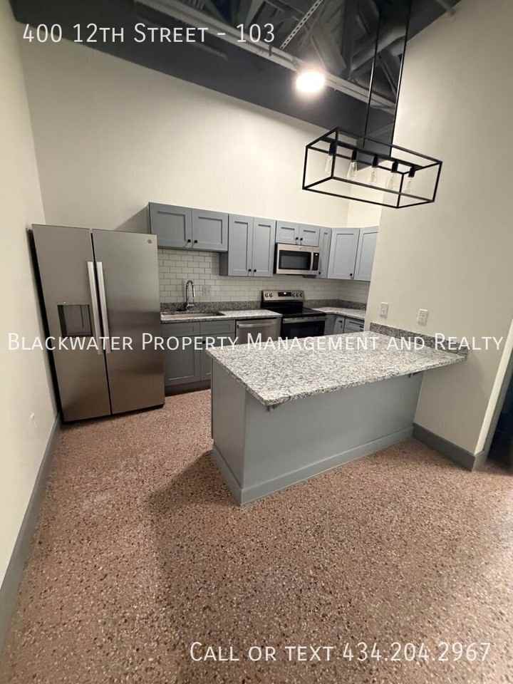 400 12th St #103 - Photo 5 of 11