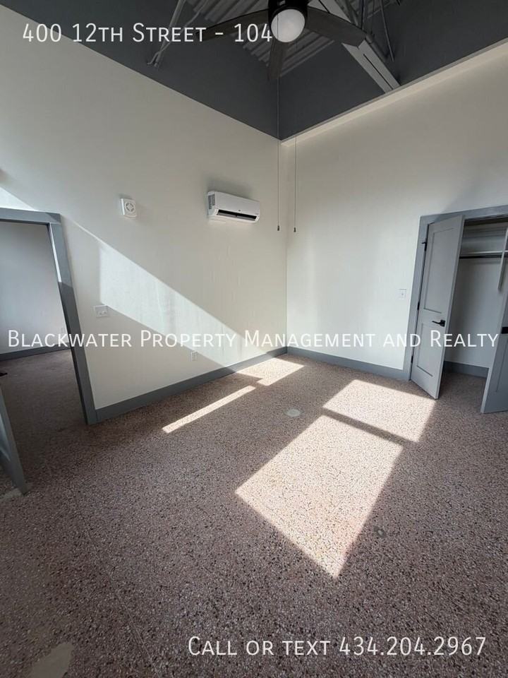 400 12th St #104 - Photo 4 of 12