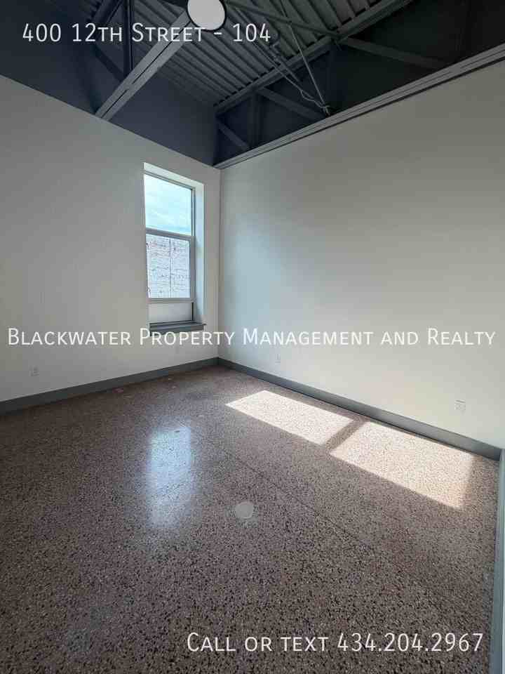 400 12th St #104 - Photo 5 of 12