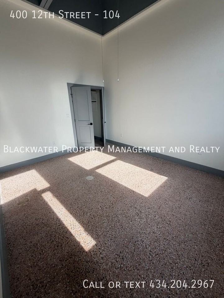 400 12th St #104 - Photo 6 of 12