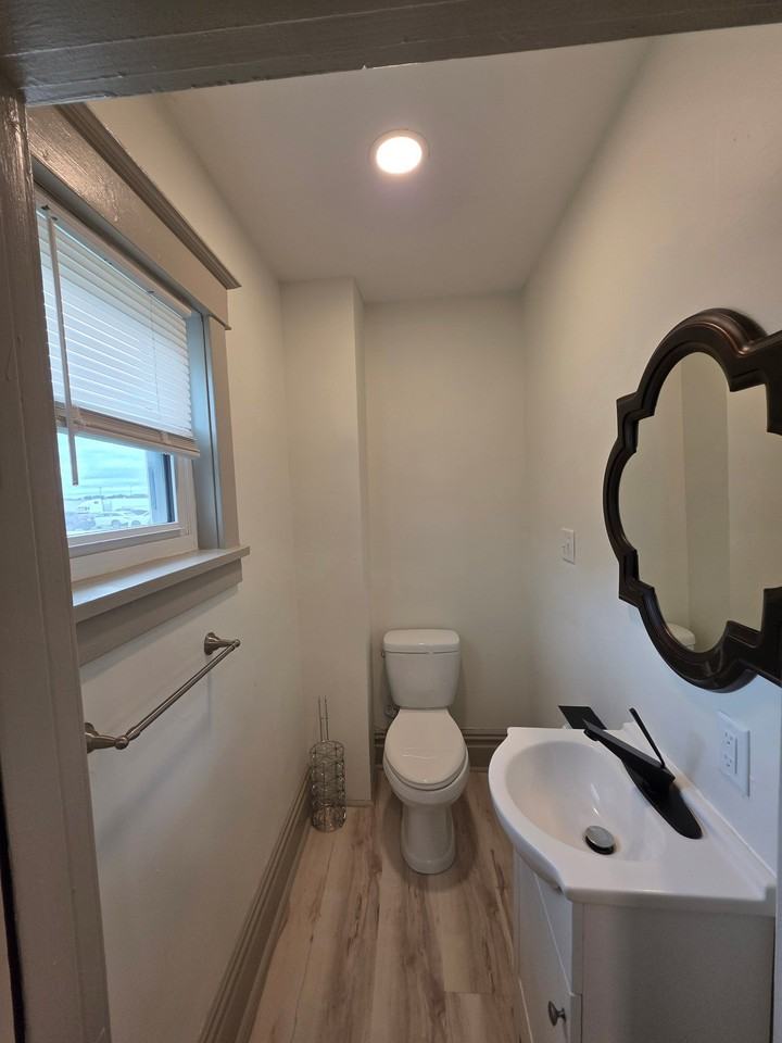503 S 32nd St - Photo 4 of 16