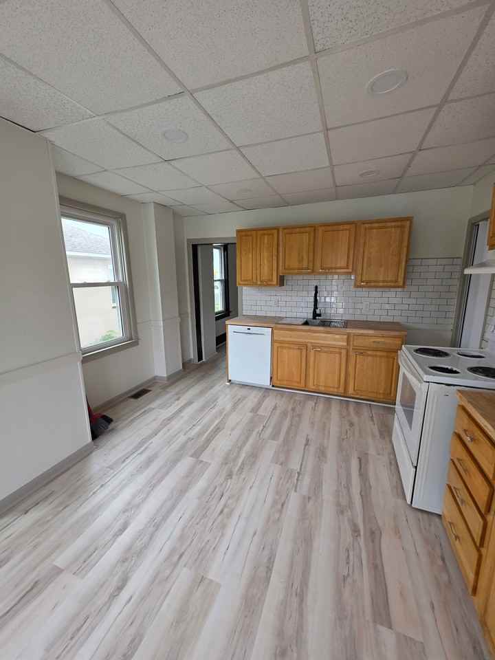 503 S 32nd St - Photo 5 of 16