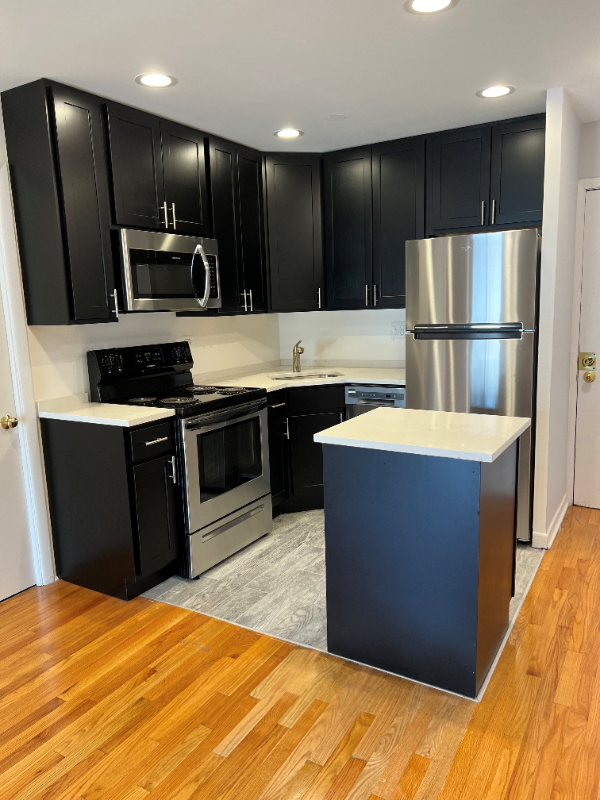 2233 N Lincoln Ave #6 - Photo 2 of 13