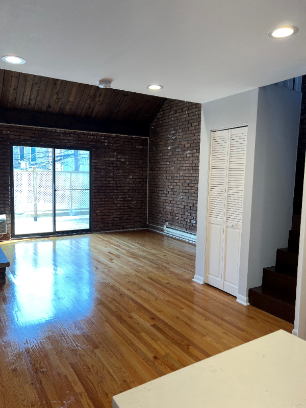 2233 N Lincoln Ave #6 - Photo 3 of 13