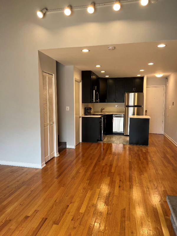 2233 N Lincoln Ave #6 - Photo 4 of 13