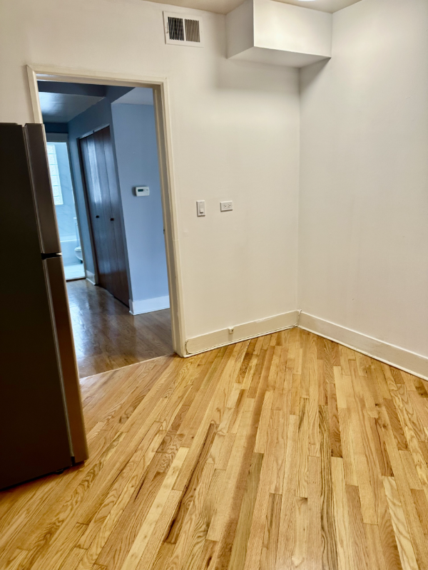 5033 N Harding Ave #2W - Photo 5 of 12