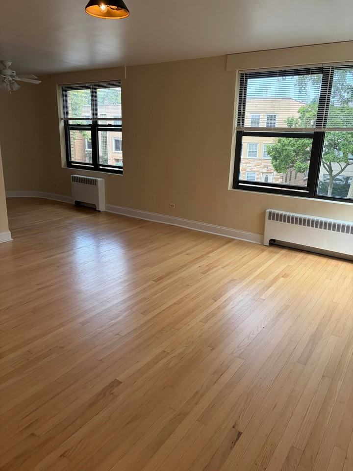 6220 N Whipple St #2 - Photo 4 of 17