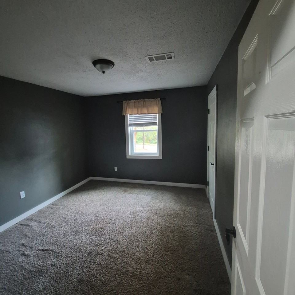 285 School Rd - Photo 7 of 13