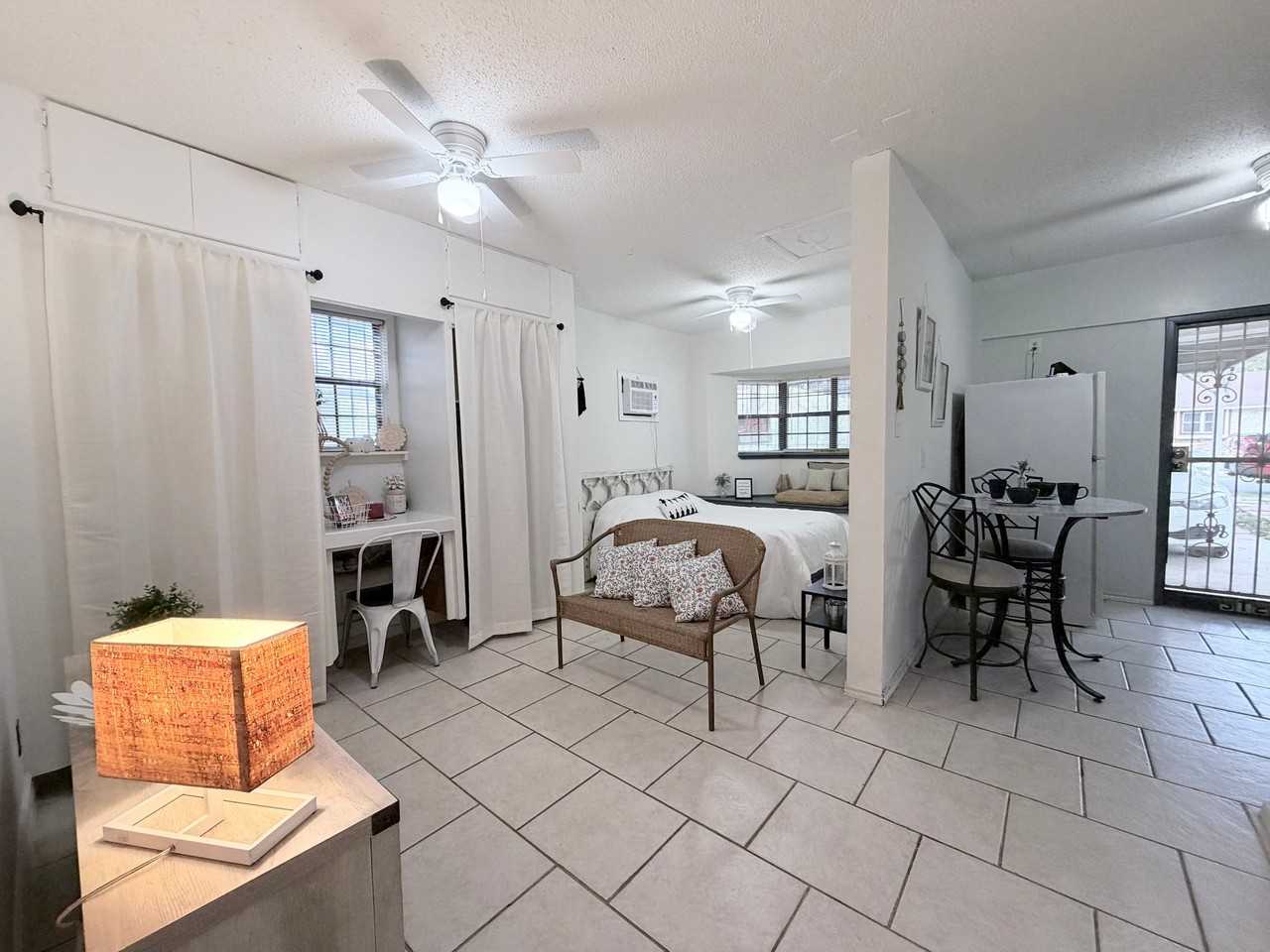 7418 Meadow Cliff St #B - Photo 7 of 9