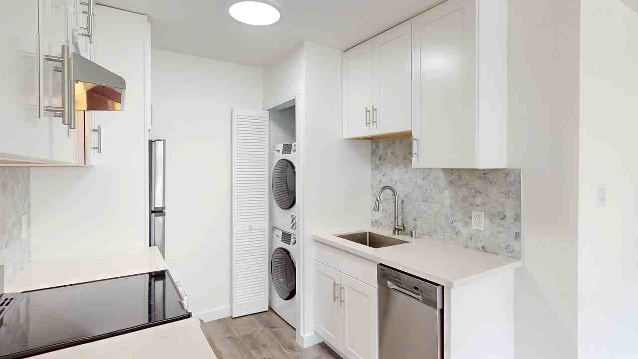 2640 Greenwich St #404 - Photo 2 of 10