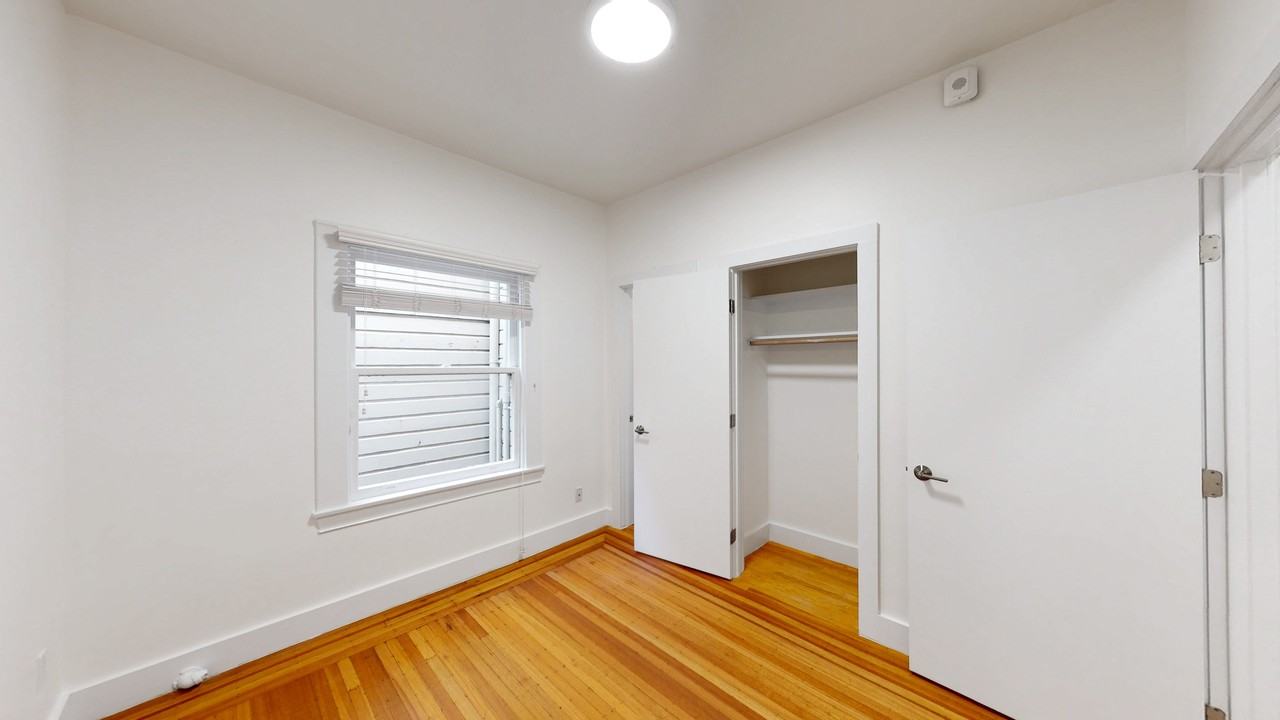1433 Clay St #6 - Photo 6 of 8