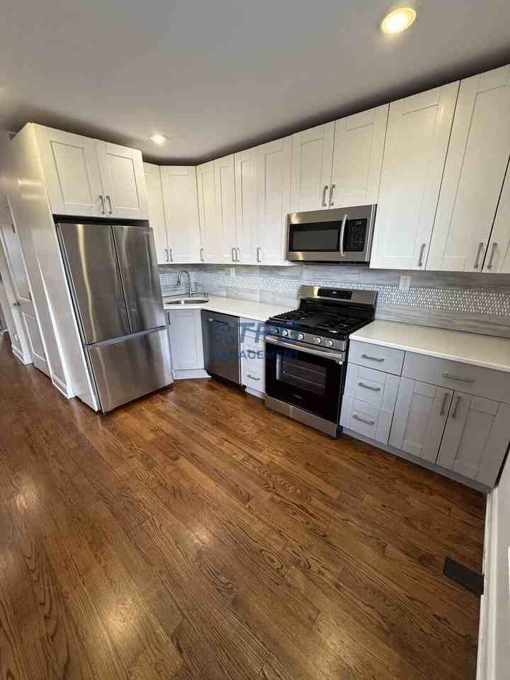 438 63rd St #2 - Photo 4 of 18