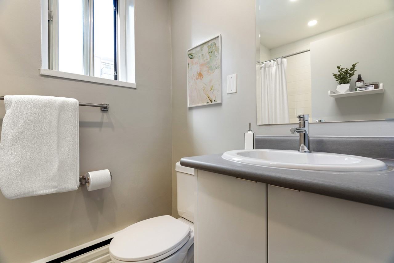 831 Kennedy - Photo 4 of 11