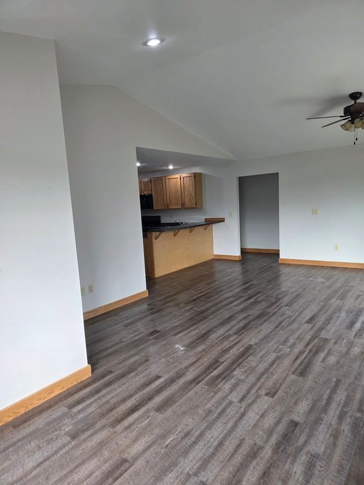112 Vine St - Photo 5 of 18