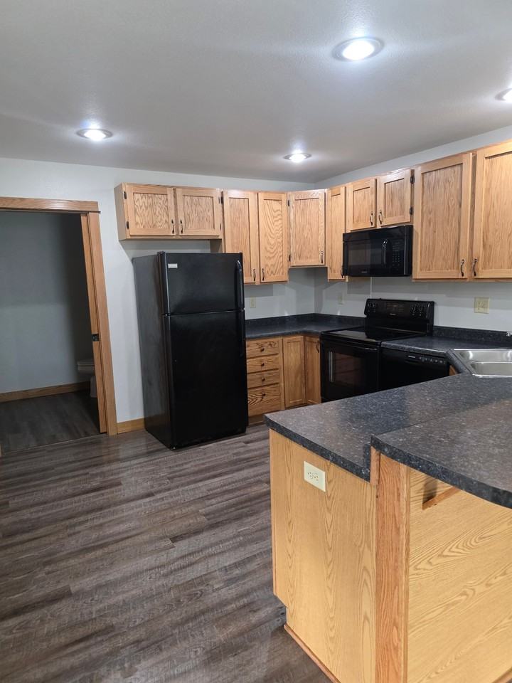 112 Vine St - Photo 6 of 18