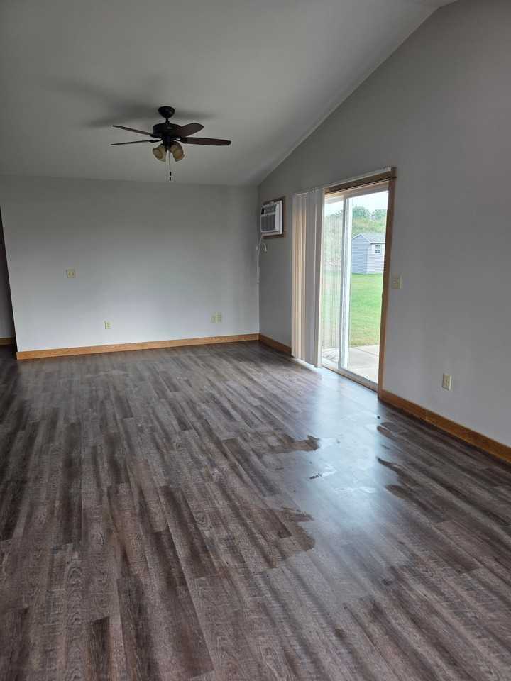 112 Vine St - Photo 7 of 18
