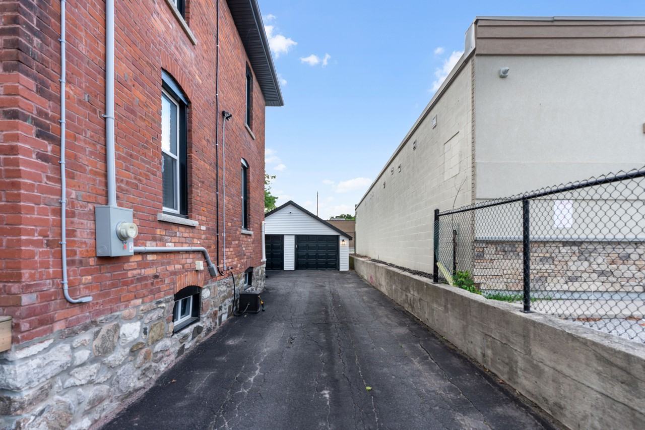 UL - 44 Colborne St W, Orillia, ON L3V 2Y4, Canada - Photo 2 of 13
