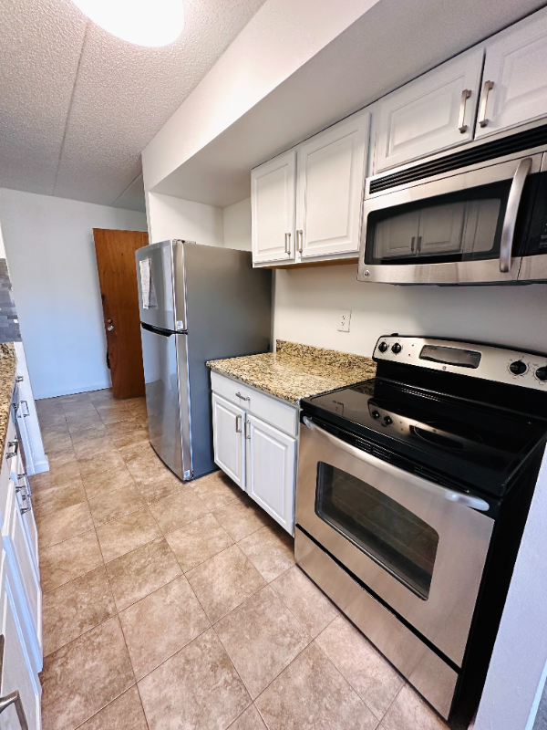 1806 Valley Dr - Photo 2 of 20