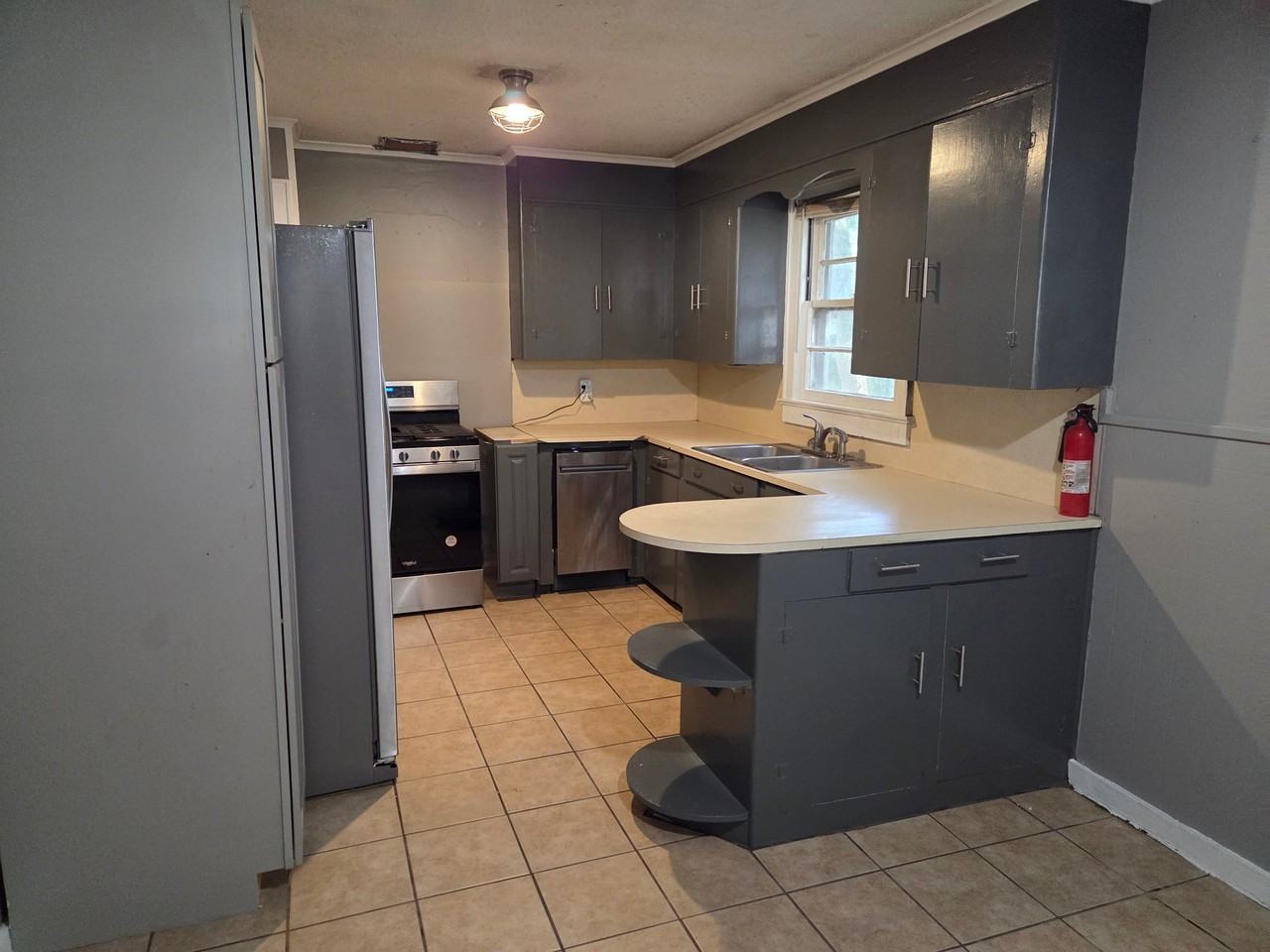 410 Frances Ave - Photo 2 of 9
