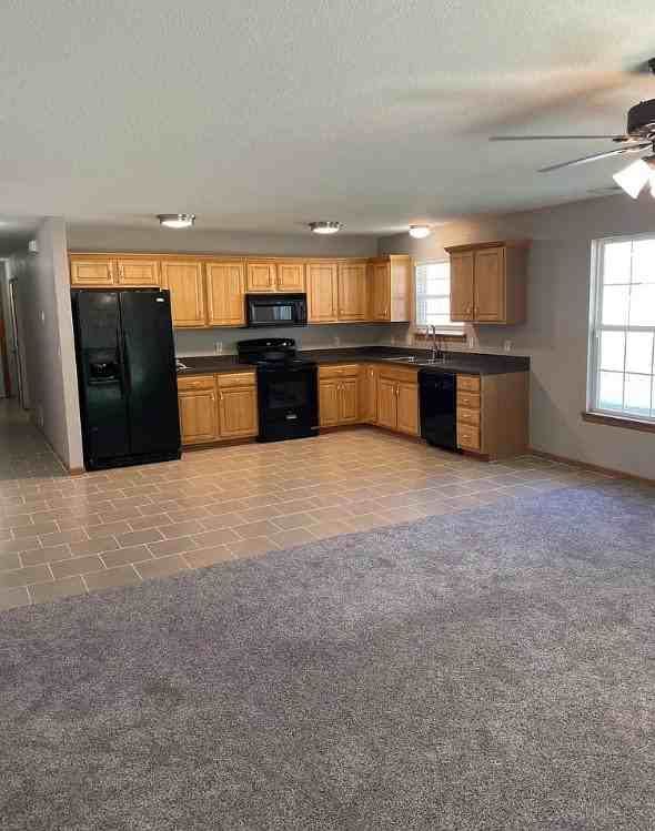 602 Nw Woodbury Dr - Photo 2 of 9